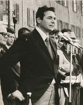 LUciano_Lama_alla_manifestazione_interregionale_a_Mantova1975