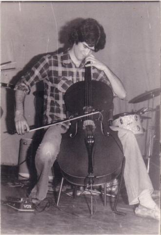 Milesi giovane al violoncello